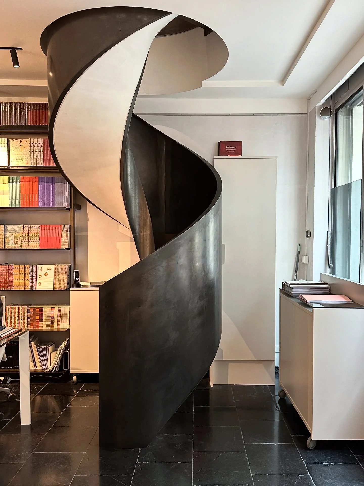 Random Paris &hellip; 53h au total pour une escapade improvis&eacute;e, mais qui booste pour les semaines &agrave; venir. 

L&rsquo;occasion officielle &eacute;tait l&rsquo;invitation de @farrowandball pour visiter l&rsquo;exposition &laquo;&nbsp;Gre