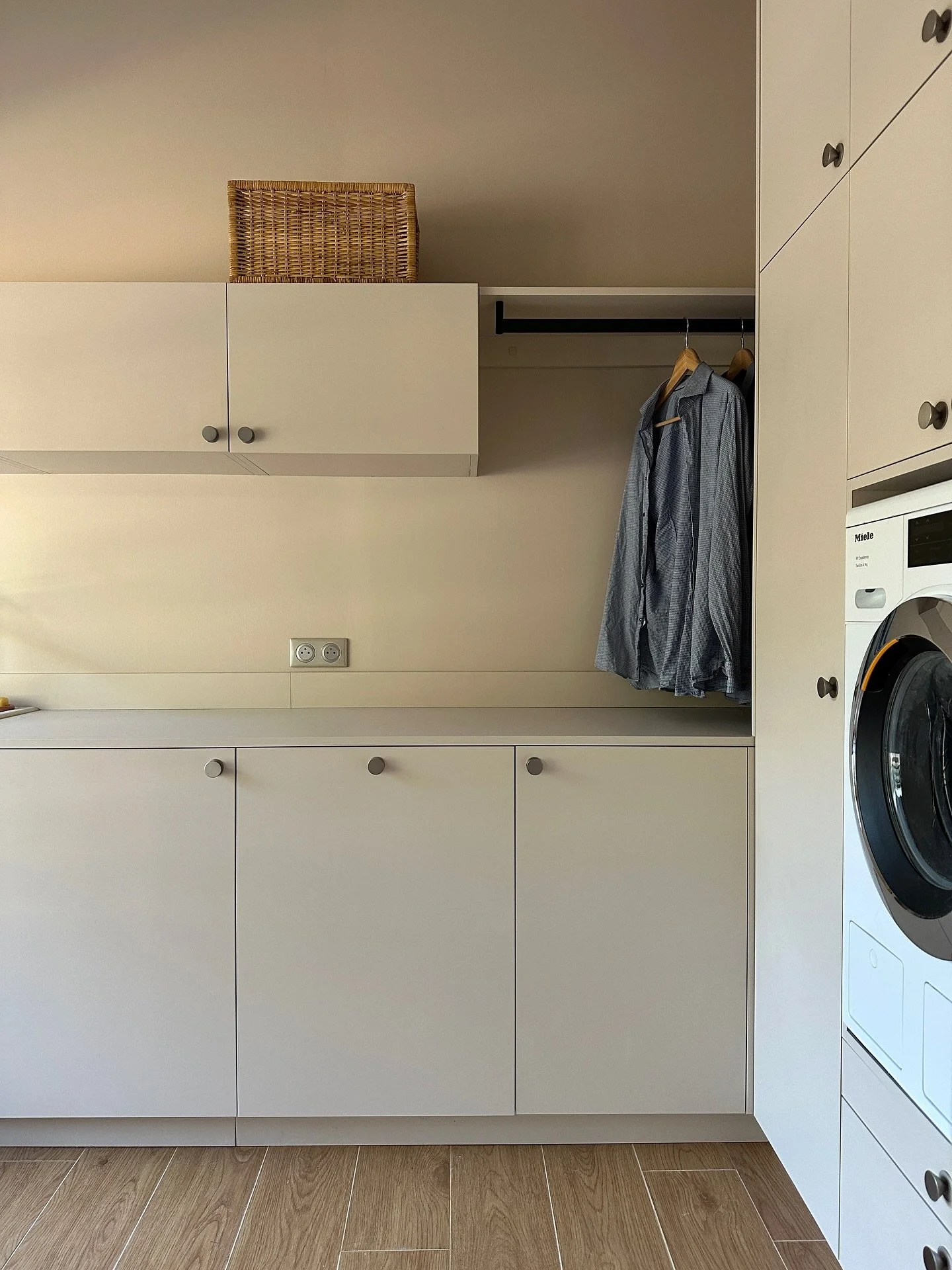 &laquo;&nbsp;chez nos clients&nbsp;&raquo; ou une explication en images de l&rsquo;importance d&rsquo;une buanderie am&eacute;nag&eacute;e 

D&eacute;laiss&eacute;e, oubli&eacute;e jusqu&rsquo;&agrave; la fin du chantier, peu de gens pr&ecirc;tent v&