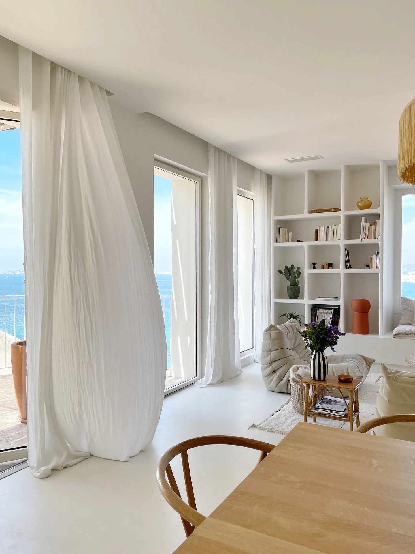 &laquo;&nbsp;On a tu&eacute; les couleurs&nbsp;&raquo; &hellip; le monde du design s&rsquo;insurge contre le choix de Pantone pour un blanc doux, &agrave; une &eacute;poque o&ugrave; les couleurs reviennent massivement sur le devant de la sc&egrave;n