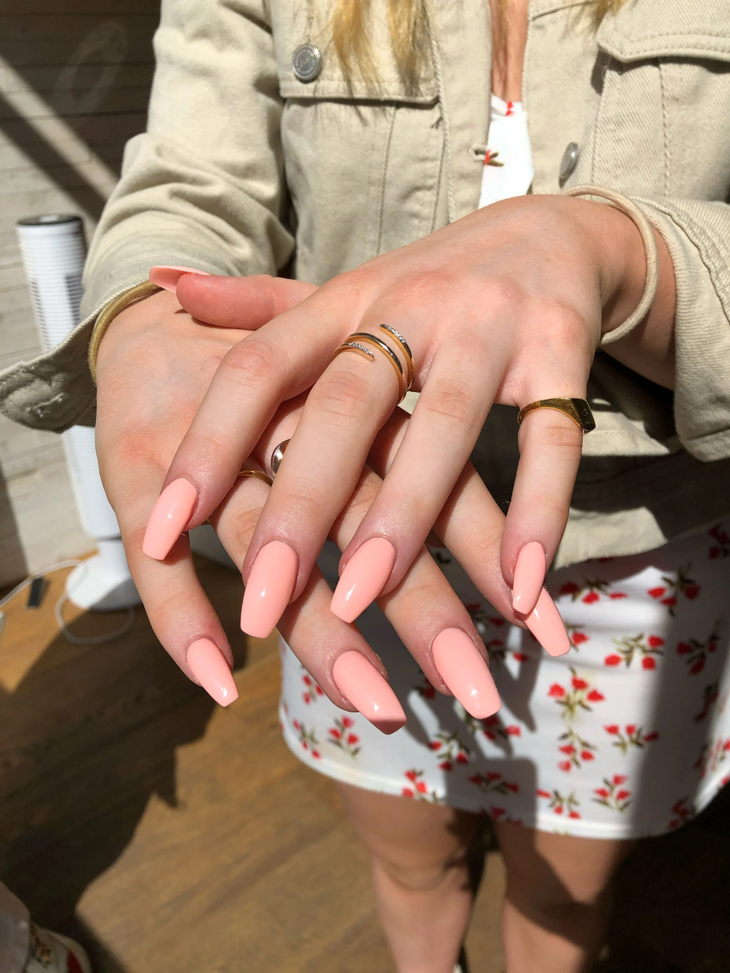 We offer a full service of natural nail care, gel colour, acrylic extensions and overlays, gel extensions and overlays and dipping colour