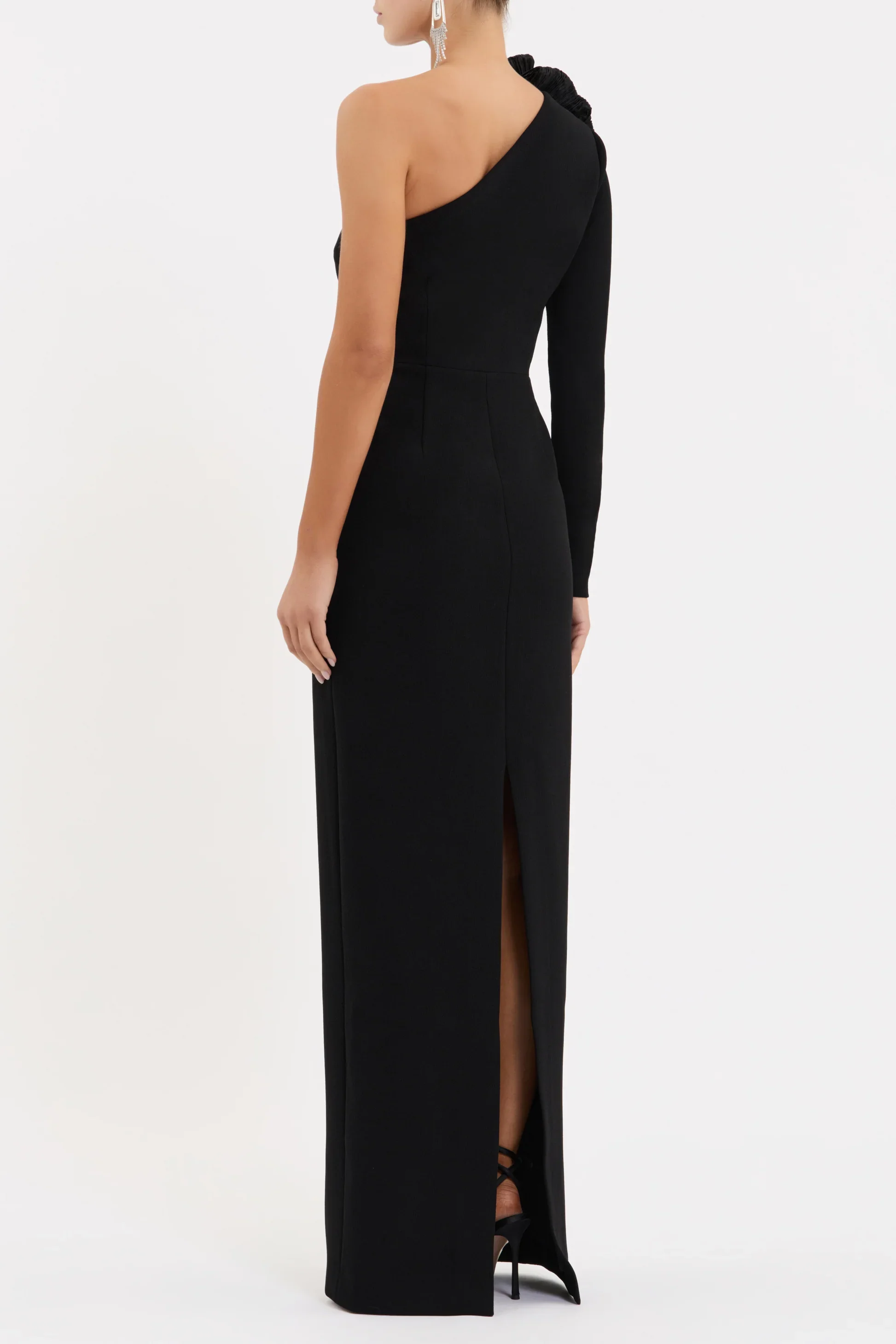 EVOLET-GOWN_2601-1468_BLACK_1476.webp