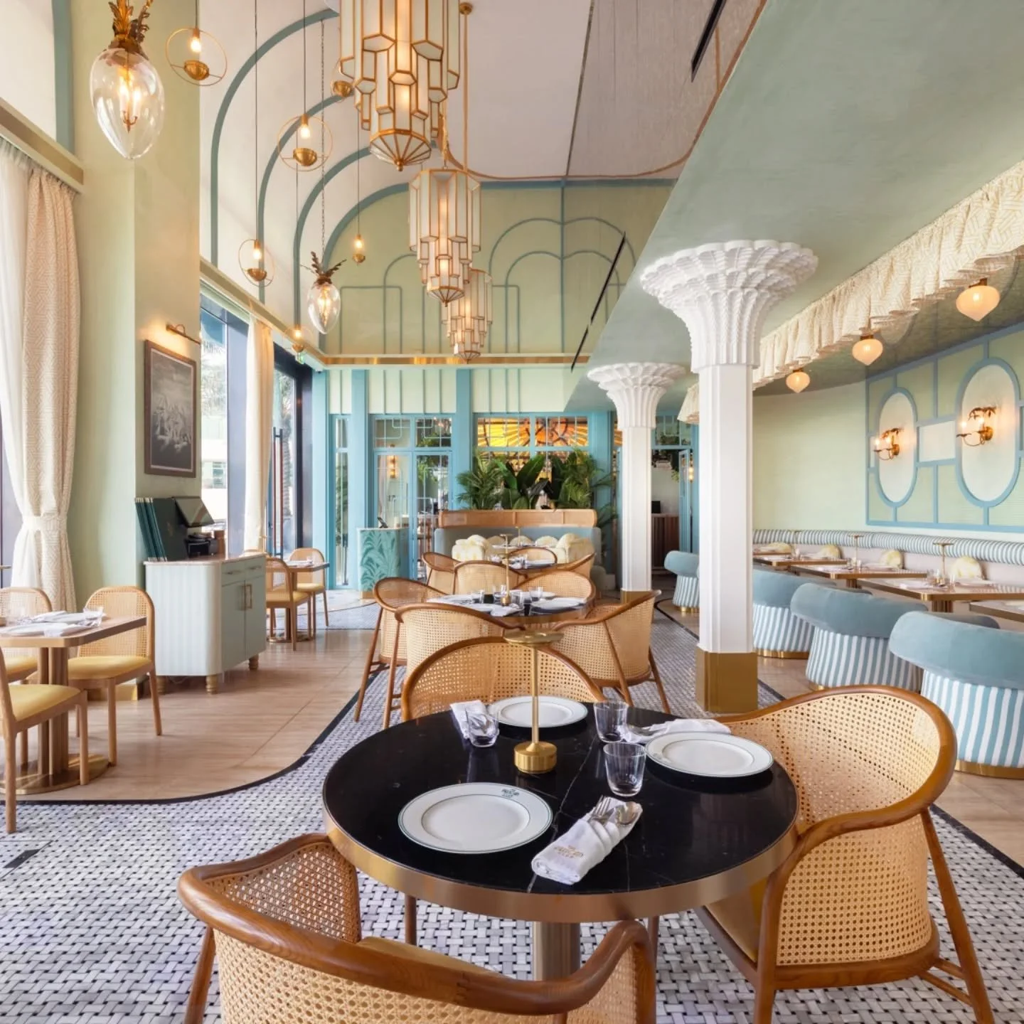The brand new @thepelicanclubbh has officially made its mark in the Bahrain Financial Harbour, introducing a vibrant brasserie designed by award-winning @dlsmstudio_

Working in collaboration with Dubai-based hospitality consultants Meraki &amp; Modu