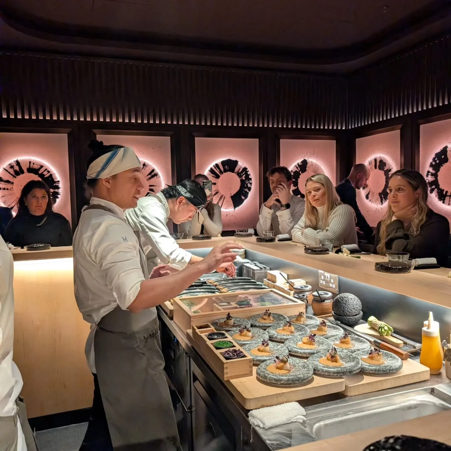 This February,  @luna.omakase the only omakase restaurant in the City of London, introduces a second nightly sitting in response to sell-out demand and we were lucky enough to try it last night! 

The 12-seat chef's counter has a waiting list stretch