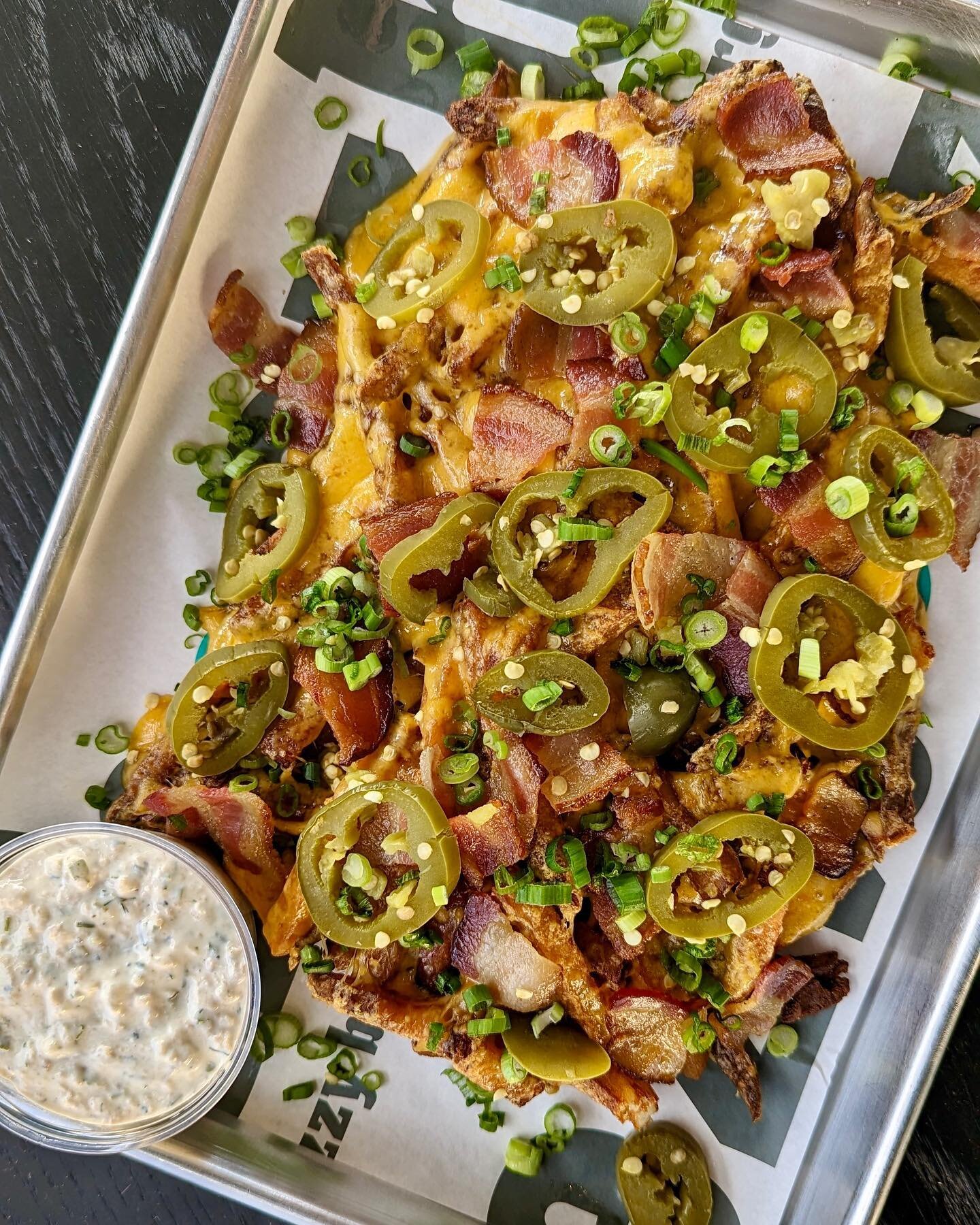 Got Saturday cravings? Meet @eazzyburger's Cheazzy Fries! 🍟🧀 Crispy hand-cut russets, smoked cheddar, bacon, pickled jalape&ntilde;os, scallions, and our house made Fried Pickle Ranch. One bite, and your weekend just got a whole lot tastier. 😋 #Ea