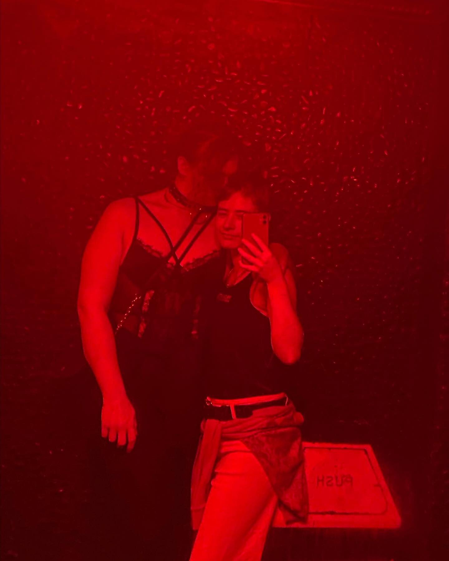 t4tluvnrg was super duper cute &lt;3 also i played my first gig in new york!! i&rsquo;ll be posting a recording eventually&hellip; anyways hoping to spend more and more time in the city sooo u should book me so i can come back soon xoxo. also just po