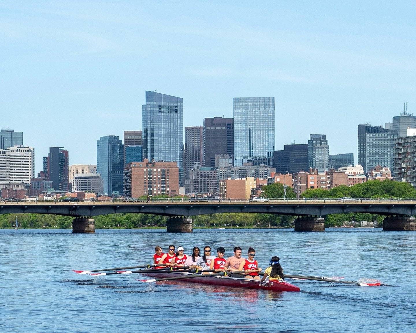 Past and present met on the Charles!

To close out the season, alumni and faculty rowers took to the water in a spirited showdown with our current team earlier this week. Once a Terrier, always a Terrier! 🚣🐾❤️

Check out more photos and videos from
