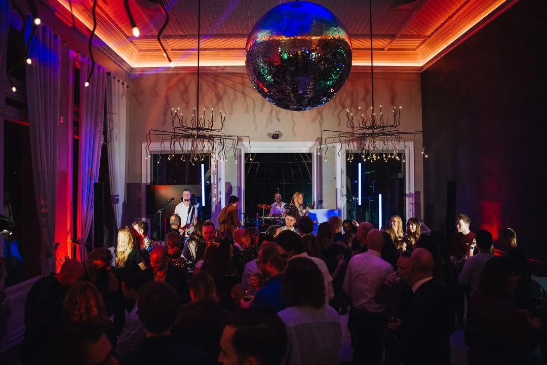 afterparty-bedrijfsfeest-grote-discobal.jpg