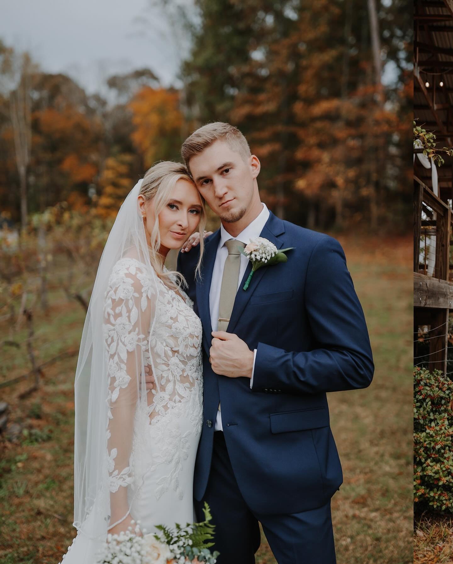Brooke + Hunter 🧡

(and alllllll the fall vibes! 🍂😍)

Full sneak peek on Facebook!