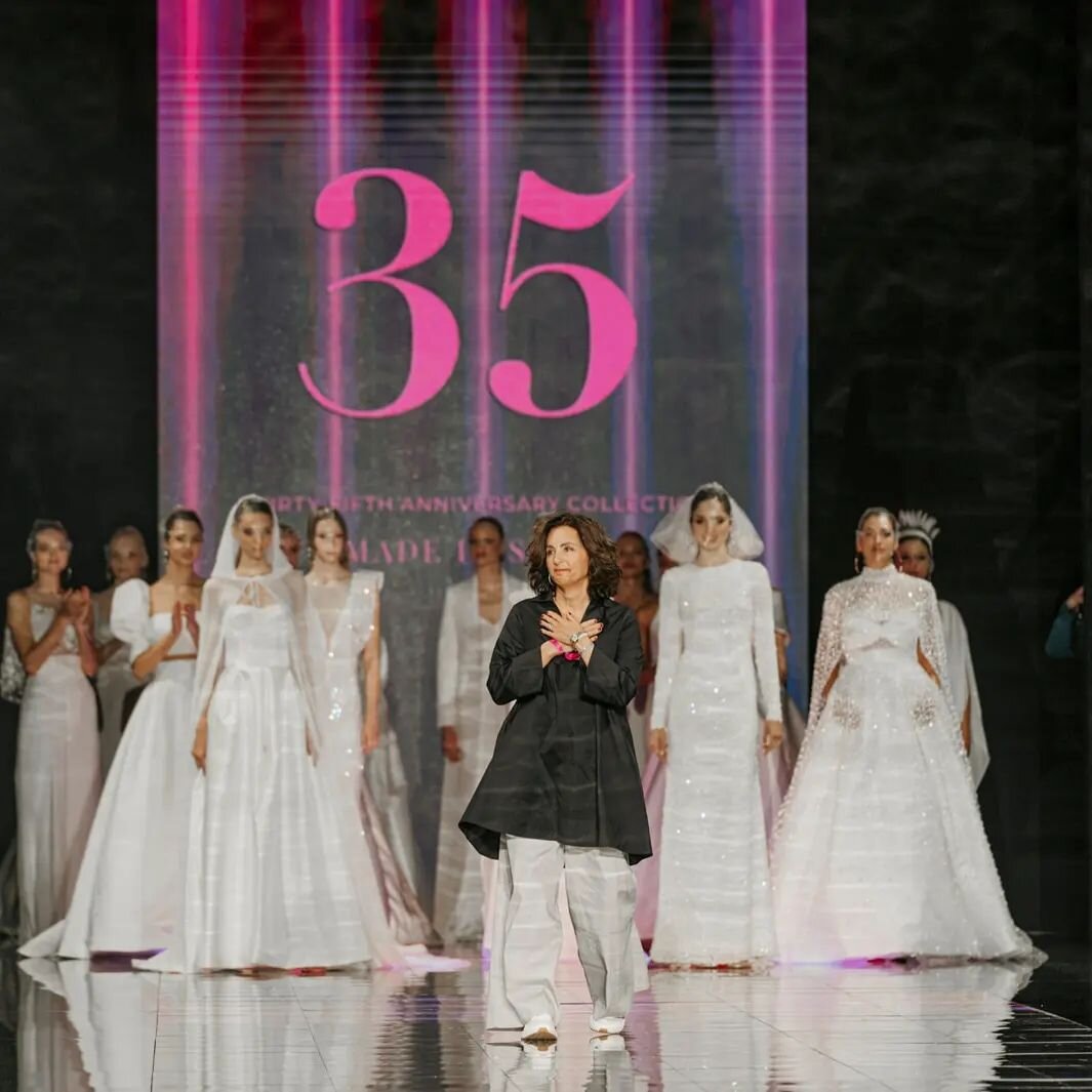 The most wonderful day at Barcelona bridal fashion week.
Jesus Peiro opened the show celebrating 35 years!
Gorgeousness everywhere.
Thank you!
@jesuspeiroofficial 
@danielacursachphotos 
@barcelonabridalfashionweek_
#barcelonabridalweek 
#bbfw23 
#ma