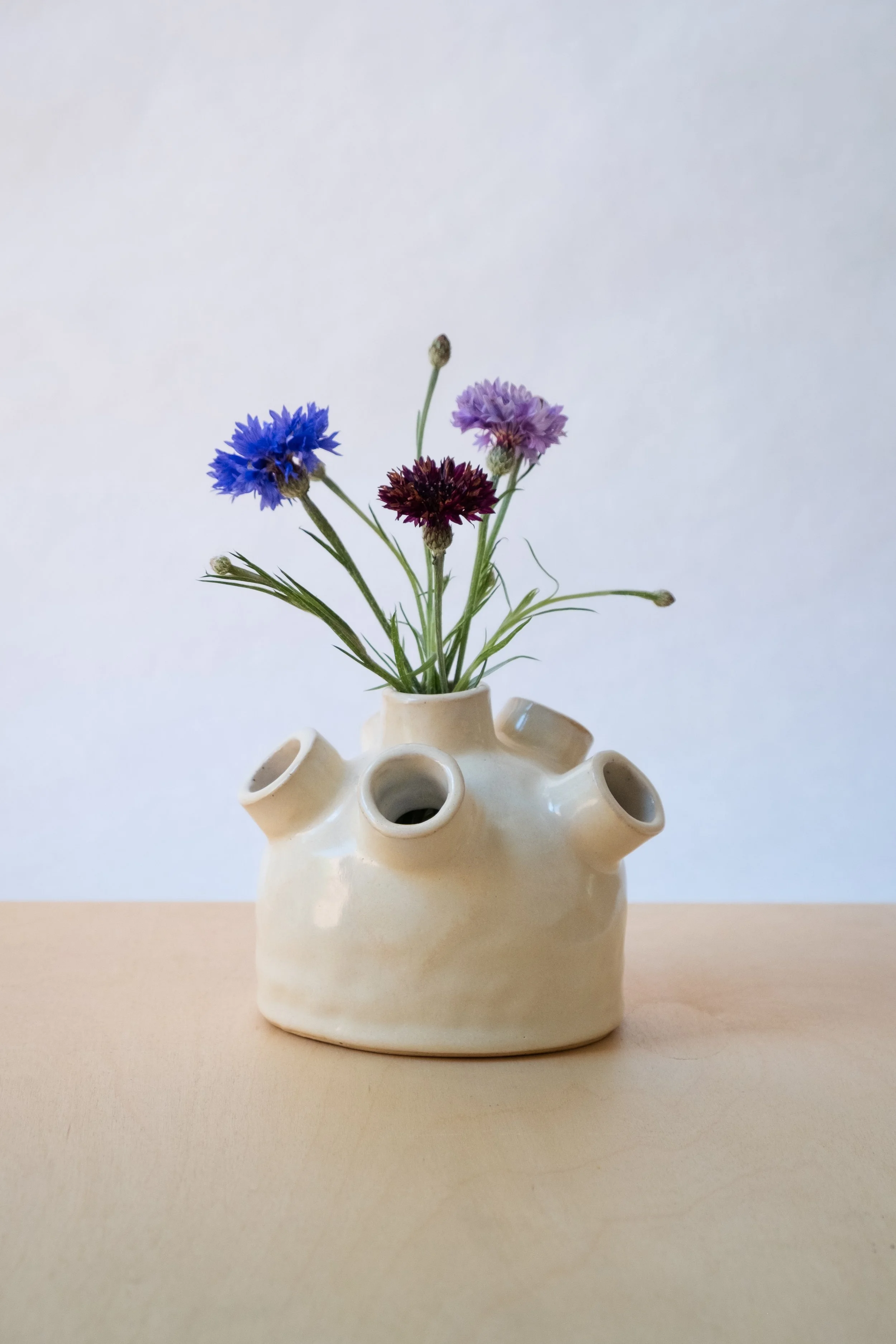 Heartbud_Vase_Cream_2.jpg