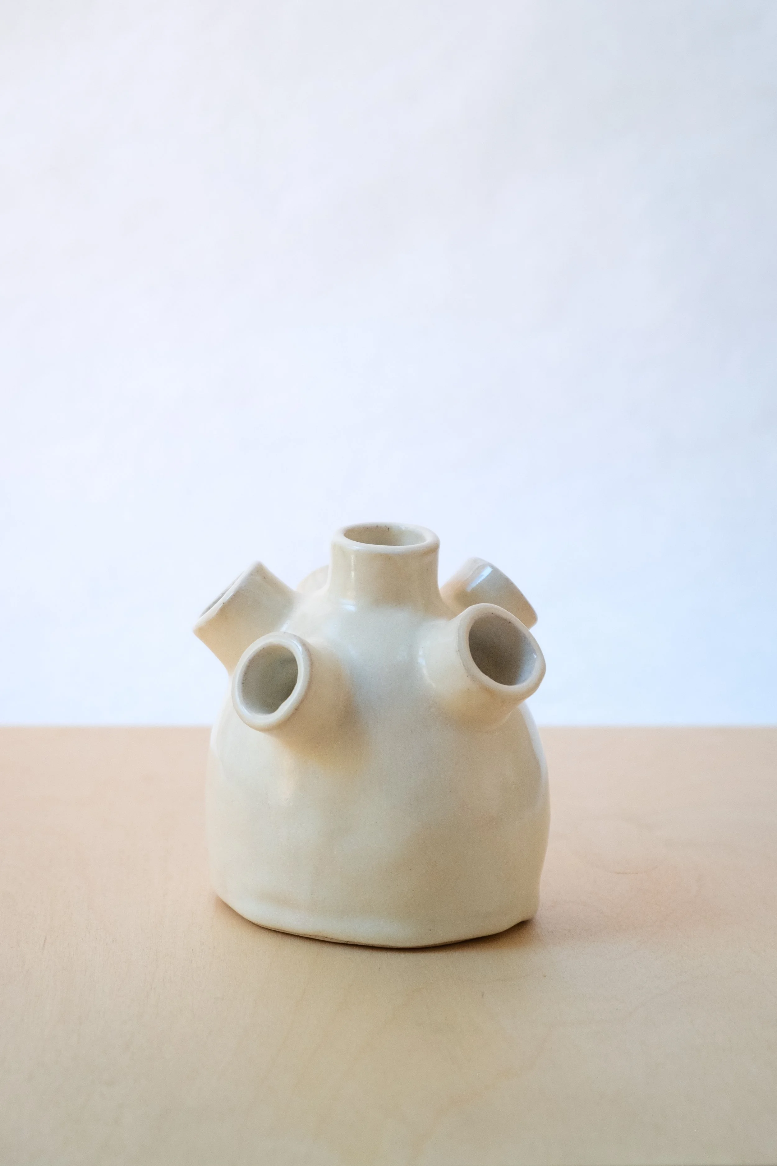 Heartbud_Vase_Cream_3.jpg