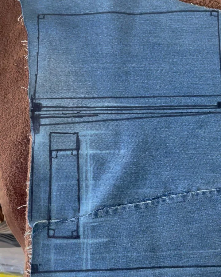 WIP ⚠️ Bag 1 of 100 in production

This part of the process is exciting and terrifying! I thought about the mistakes or having to start over because I changed my mind about the function or design. Or if my personal style will resonate with my audienc