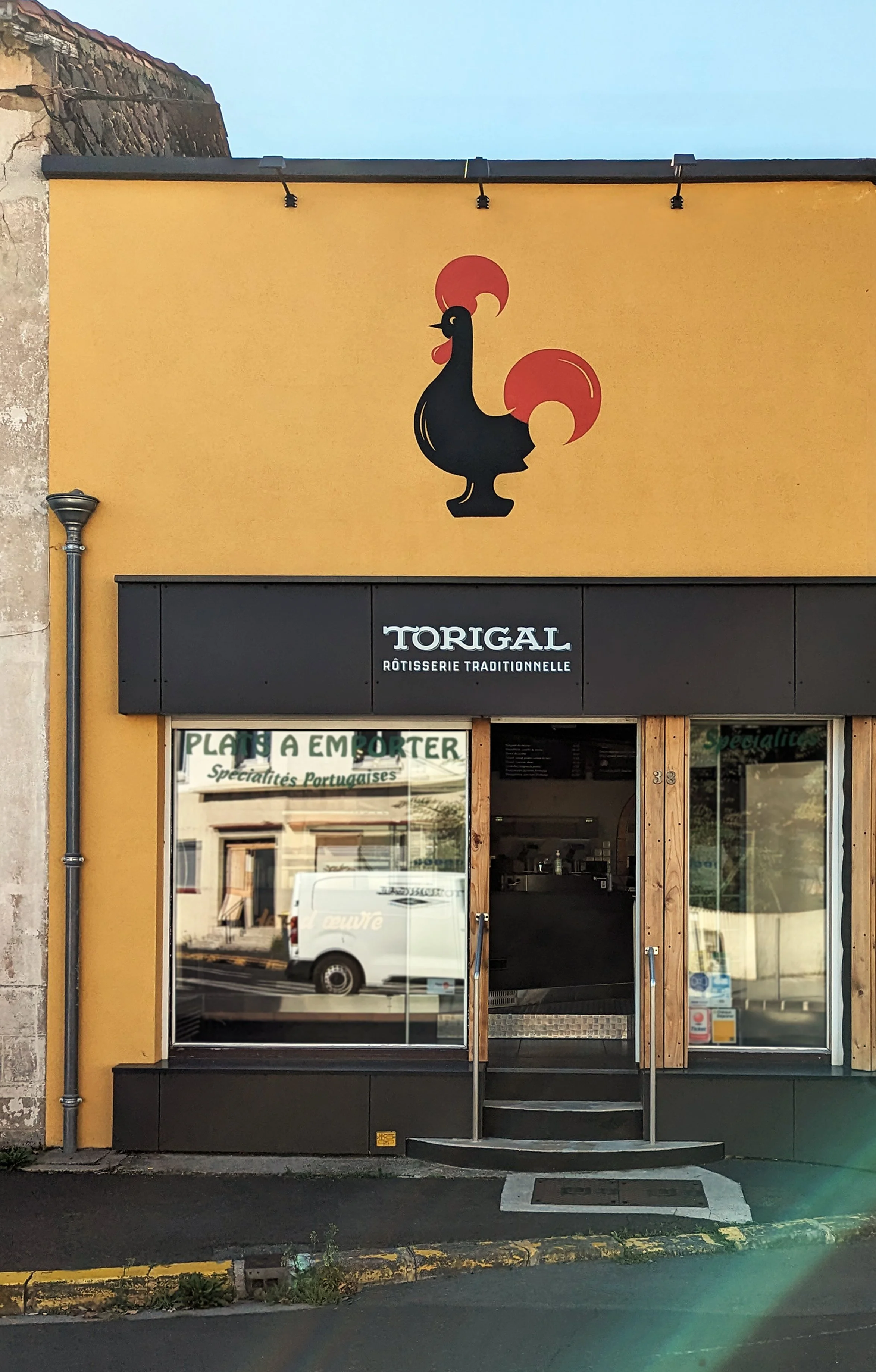 Dixneufcent_Enseignes_Torigal_façadepeinte_coq.jpg
