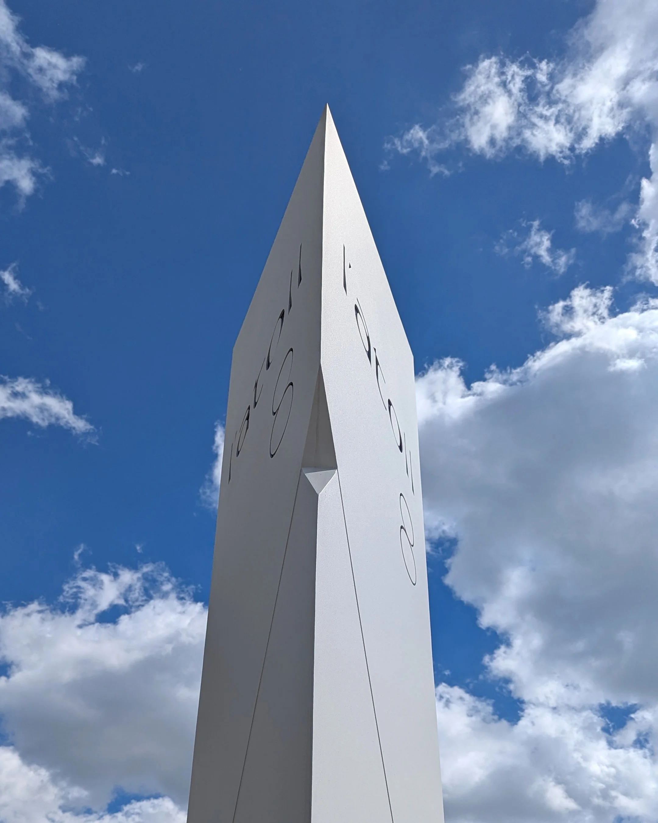 Dixneufcent_Enseigne_ATOLL_TOTEM 2.jpg