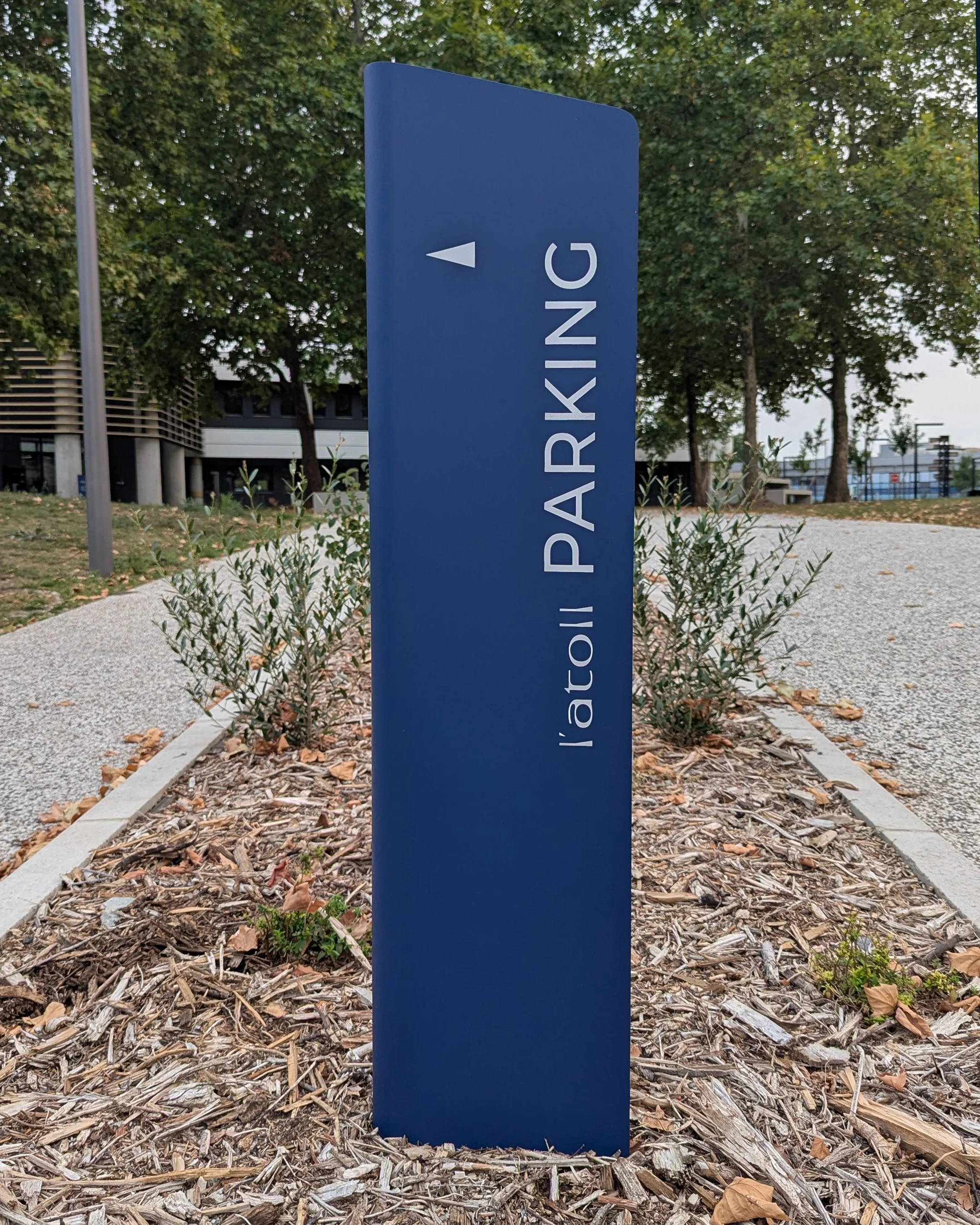 Dixneufcent_Enseigne_ATOLL_PETIT TOTEM1.jpg