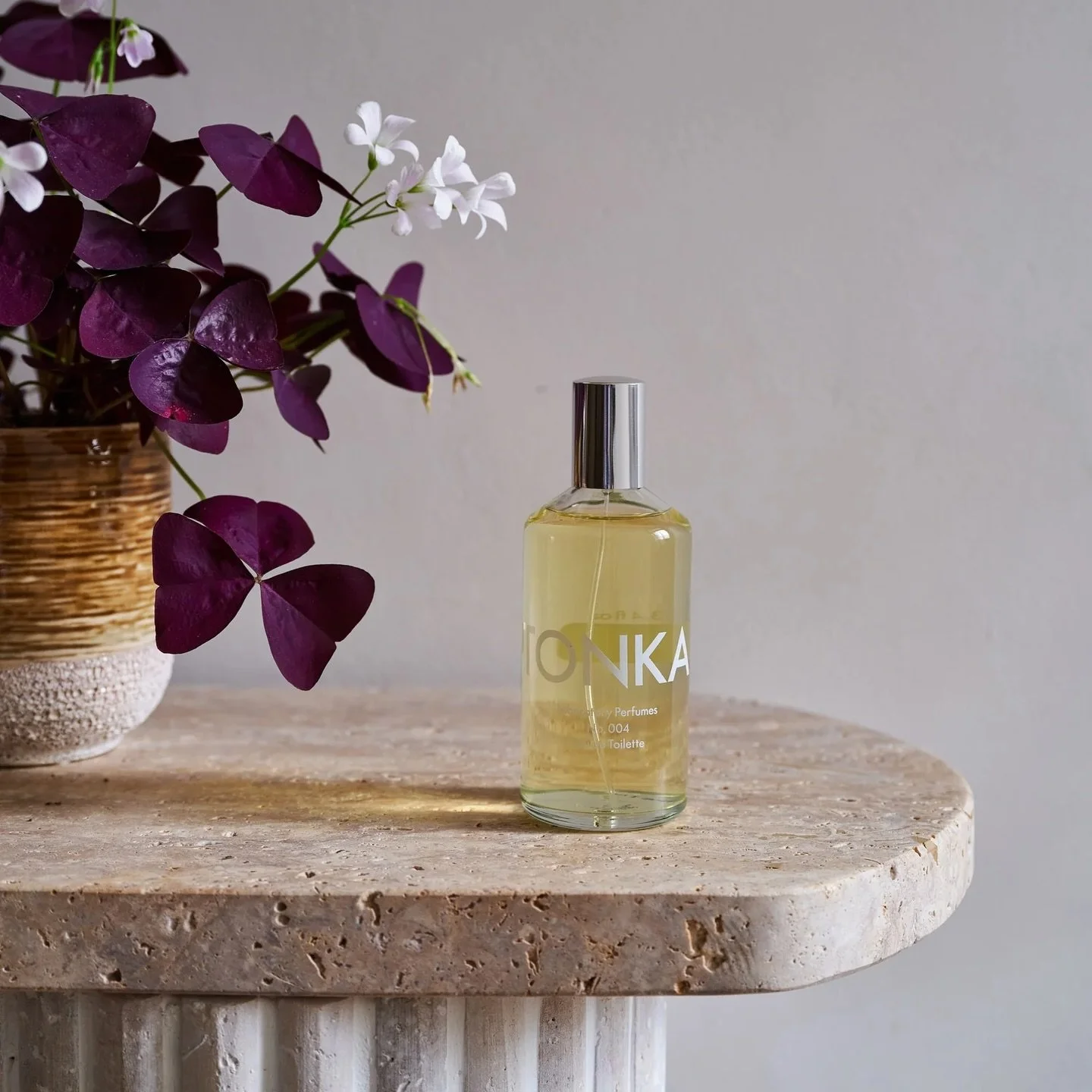 Exotic, warm and effortlessly elegant. Tonka from @laboratoryperfumes opens with bright citrus and pink pepper, softens into aromatic florals, and settles into a rich base of amber, vetiver &amp; tonka bean. 

Earthy, refined, and beautifully balance