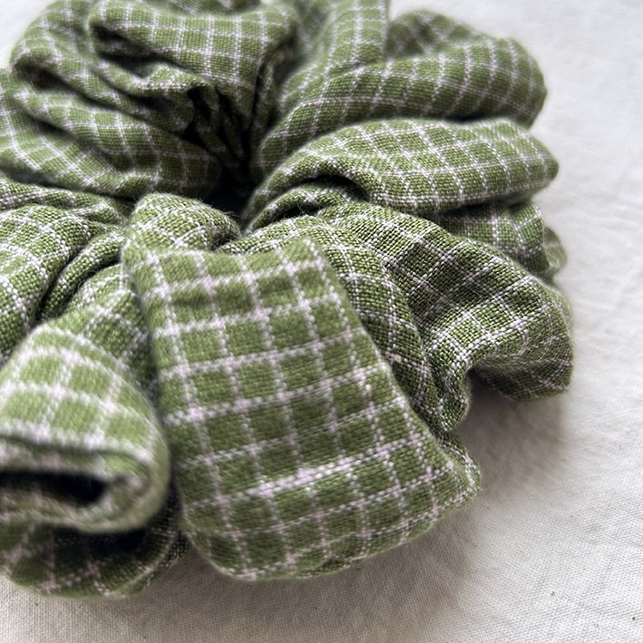 scrunchie_green_2.jpg