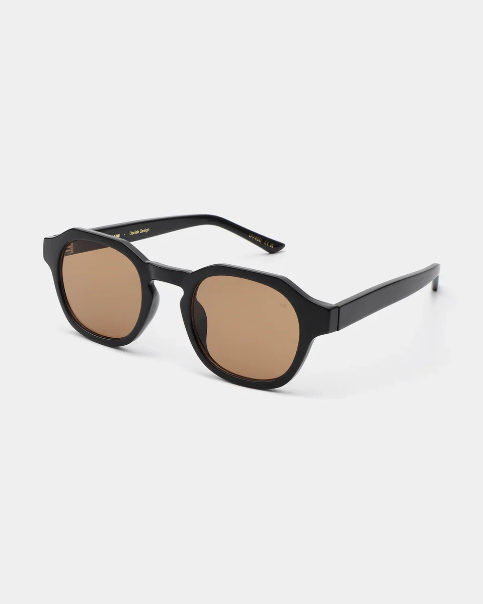 A.KJAERBEDE_ZAN_KL2318_BLACK_SIDE_960x1200_crop_center.webp