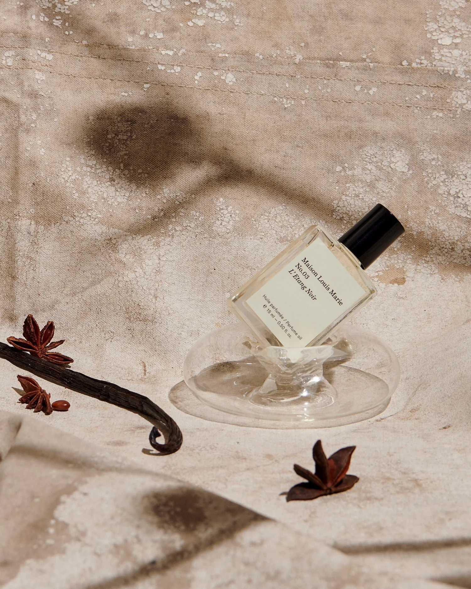 105_Mood_No03LEtangNoir_PerfumeOil_15ml_032_1500.jpg