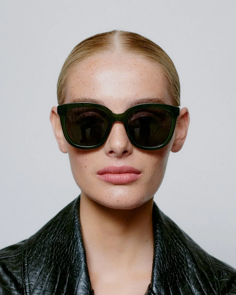 A.KJAERBEDE_BILLY_KL2106_OLIVE-DARK-GREEN_FRONT_WOMAN_960x1200_crop_center.jpg