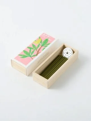 hands-kousaido-incense-kuromoji-2_320x.jpg
