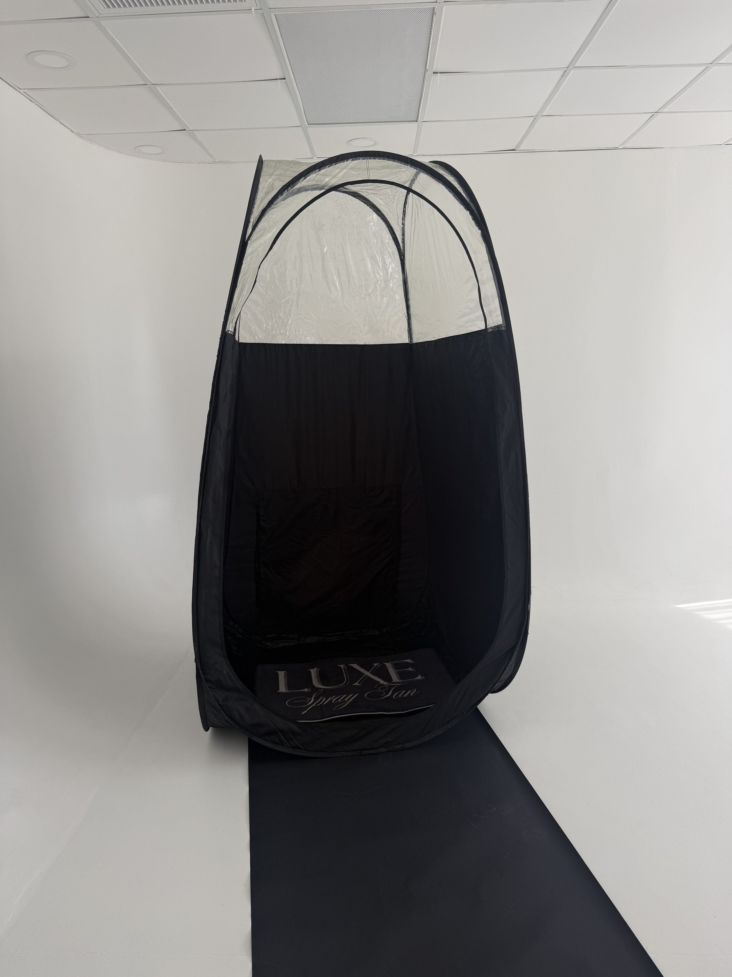 Orlando and Lake Buena Vista's #1 service for mobile spray tans to Dance and Cheer Teams, delivering stage ready tans to resorts, homes, and Airbnbs.