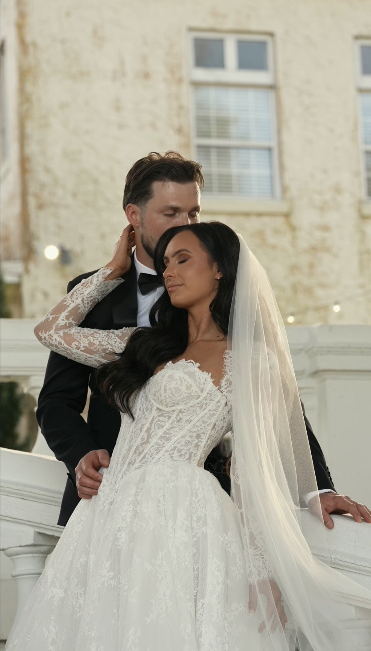 Bella Cosa Bride with glowing skin, compliments of Luxe Mobile Spray Tan in Orlando, FL