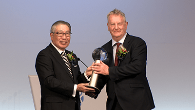 Dr Jeremy Leggett Receiving the Blue Planet Prize.png