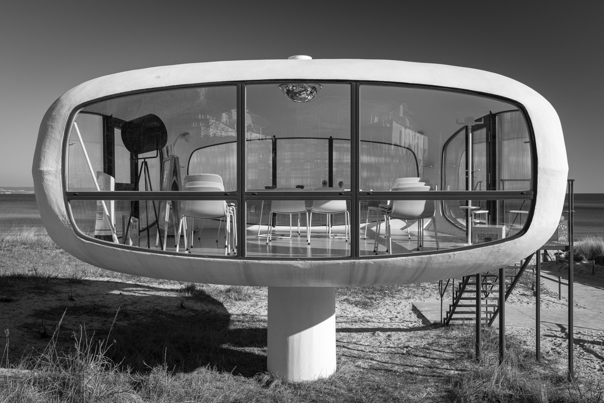 Müthers "Ufo" - Strandwache in Binz
