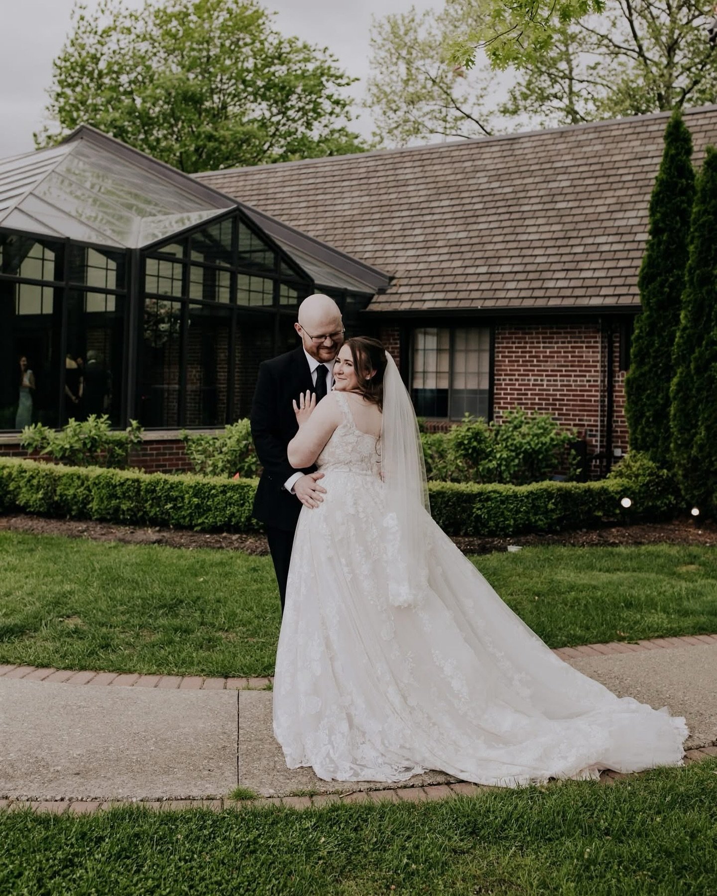 An intimate wedding in Grosse Pointe Park on a perfect 65-degree day just off the water.
Tucked inside a cool, atrium-inspired venue, these two said &ldquo;I do&rdquo; surrounded by their closest friends and family. From the moment they locked eyes, 