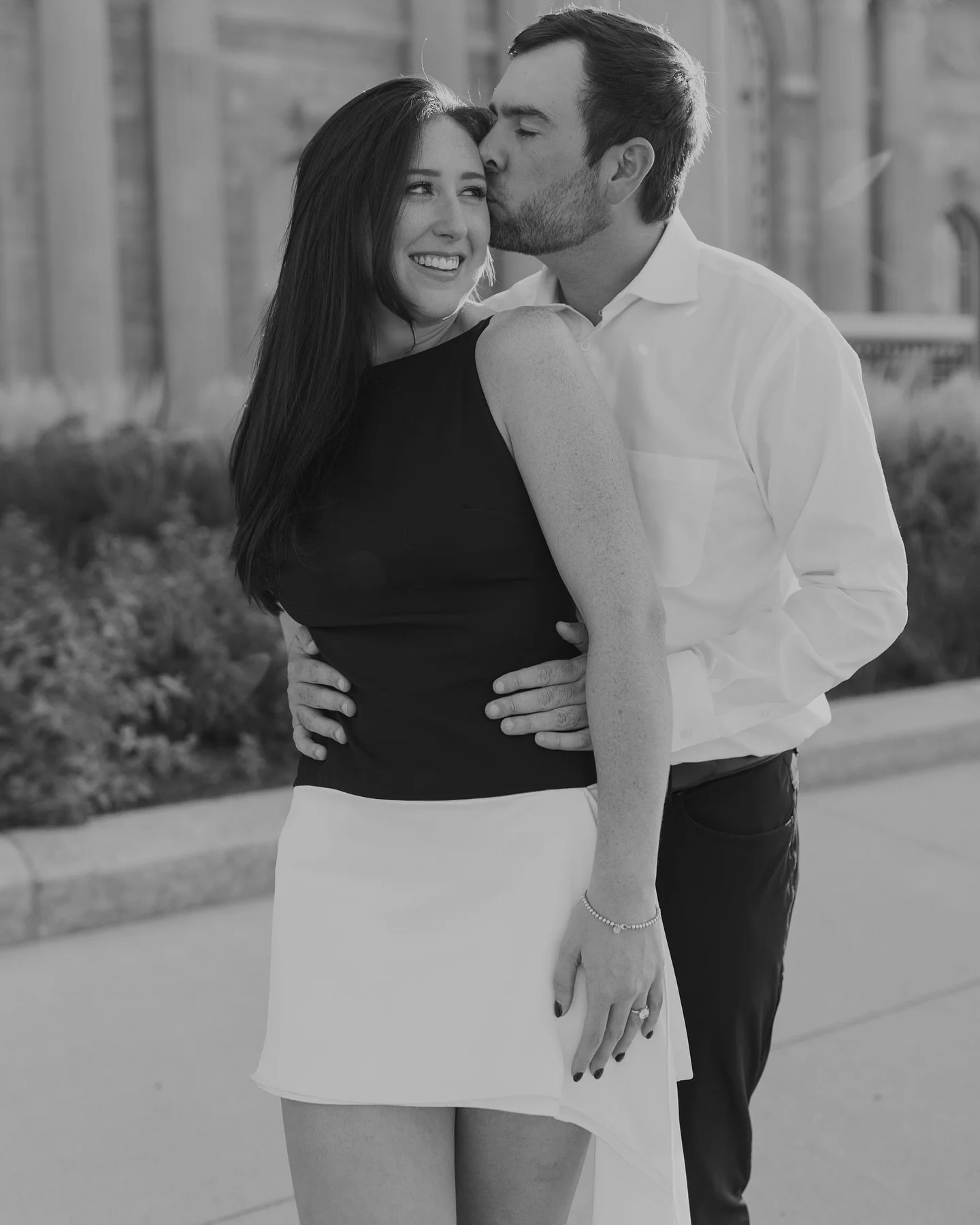 UM YES!! Swooning over this dreamy engagement session ✨ Their love is effortless, modern, romantic, and beautifully timeless. Every frame tells a piece of their story, and together, it&rsquo;s nothing short of magic 💛