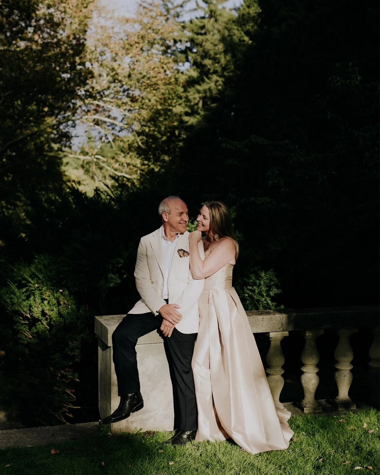 When the light hits just right. ✨Absolutely in love with these beautiful captures of Ann &amp; John&rsquo;s elopement. Congratulations to the newlyweds 🥂
