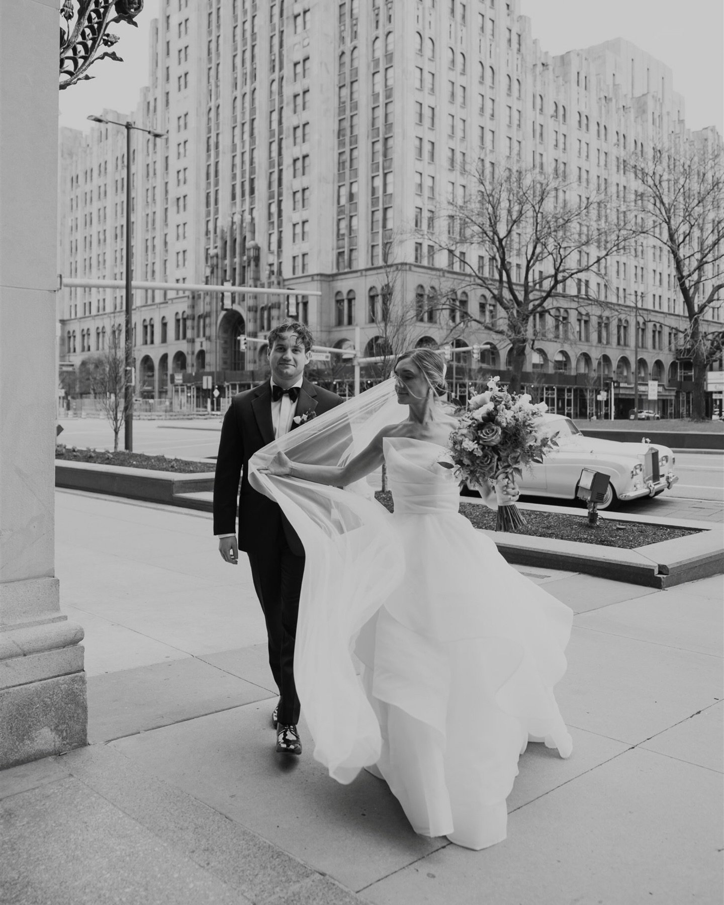 Some wedding days just stay with you forever ✨
From the thoughtful, personal details to the nonstop joy throughout the day, every part of this celebration felt so intentionally them. Guests were entertained by the coolest walking magician, the bride 