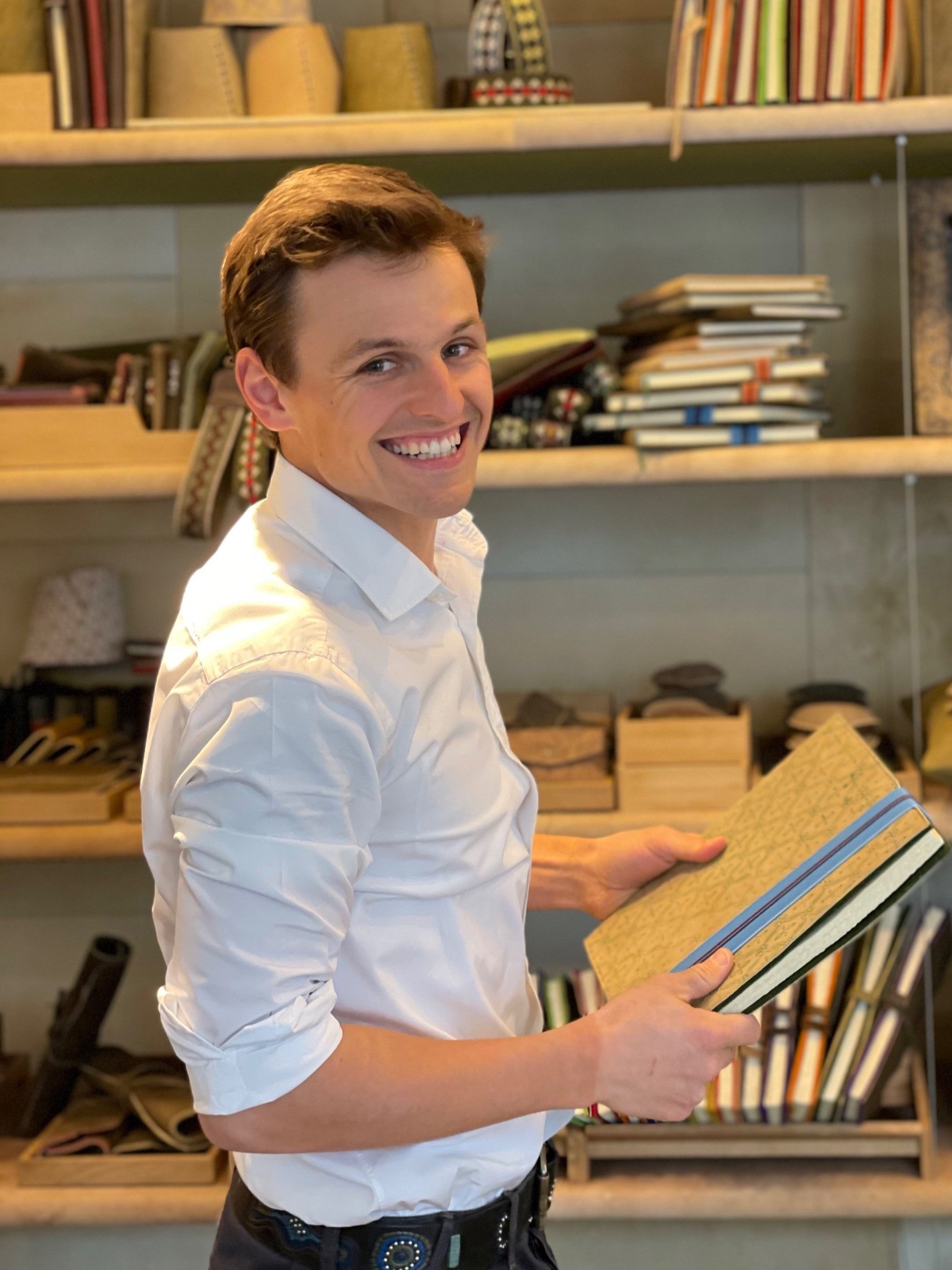 Matthäus Stern - Hans Frauenschuh leathergoods leder taschen geldtaschen hirschleder dirndl lederhosen geschäft einzelhandel kitzbühel frauenschuh kitzbühel stern taschen bags leather bags high quality österreich austria shops kitzbühel lederhose