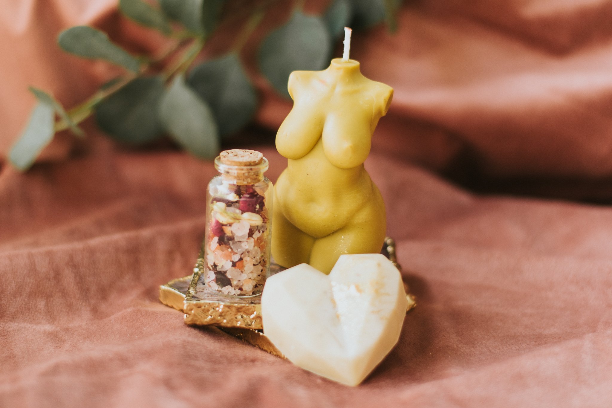  Product image of a feminine form candle. 