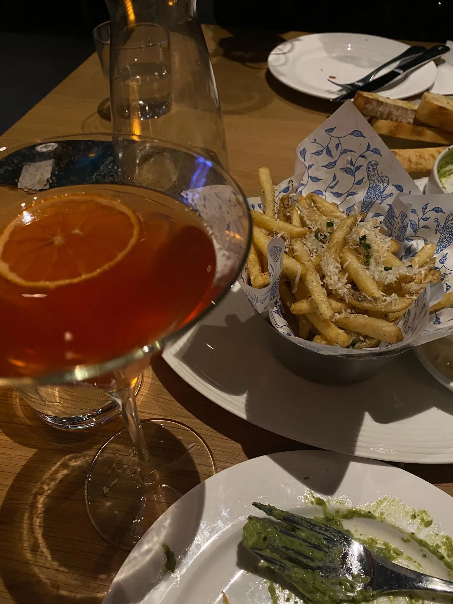 November Photo Dump!
It was a busy month full of incredible memories xo 

Birthday Celebrations - Halton Championship - Graduation Ceremony - Business Building - Late Night Lattes while editing - Dinner with Baskeball Moms - Holiday Prepping 

Here&r