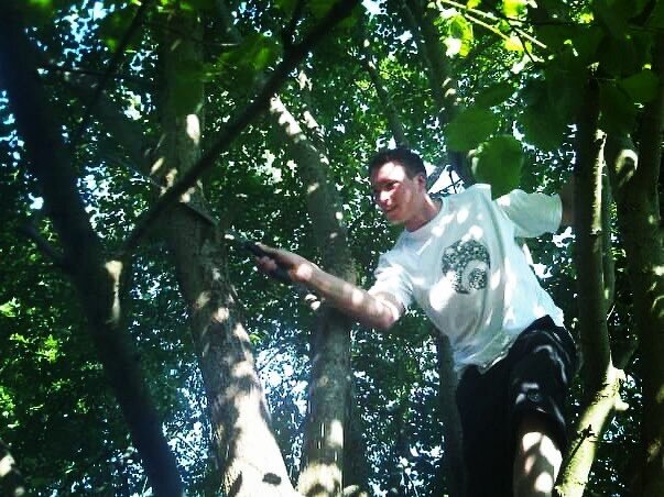 Back where it began, butchering the poor tree in my parents back yard. 
Thankfully after leaving the tree alone for over 10 years it&rsquo;s managed to regain its form and beauty.