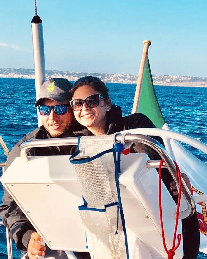 Fabio e Barbara, come faremmo senza d&igrave; loro?! Fabio &egrave; il nostro skipper/chef e colonna portante d&igrave; WeForSea, Barbara sua moglie &egrave; la nostra commercialista d&igrave; fiducia, specializzata nel settore della nautica da dipor