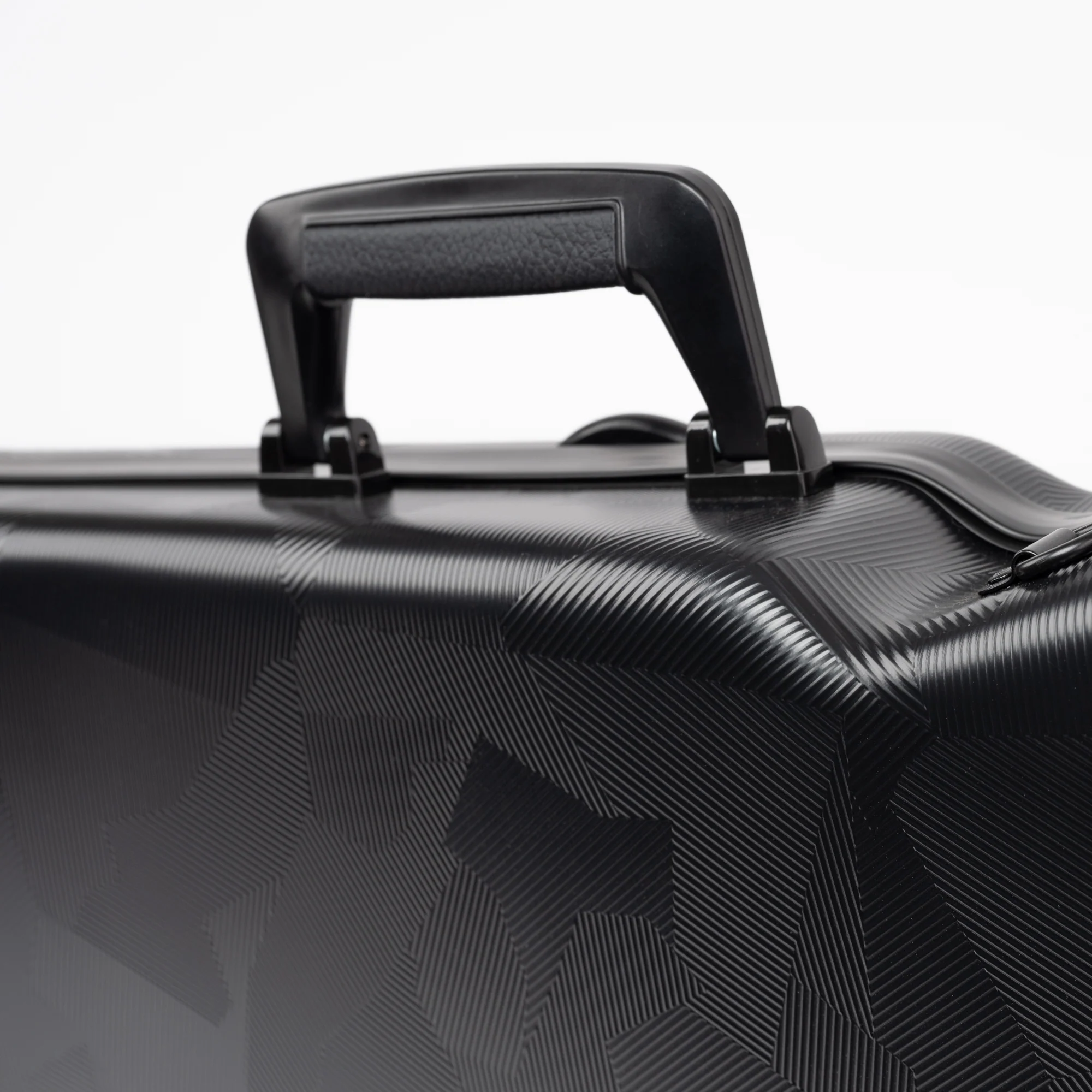 BAM_SHA2200XLN_Shadow_Hightech_Contoured_Viola_Case_Handle.png