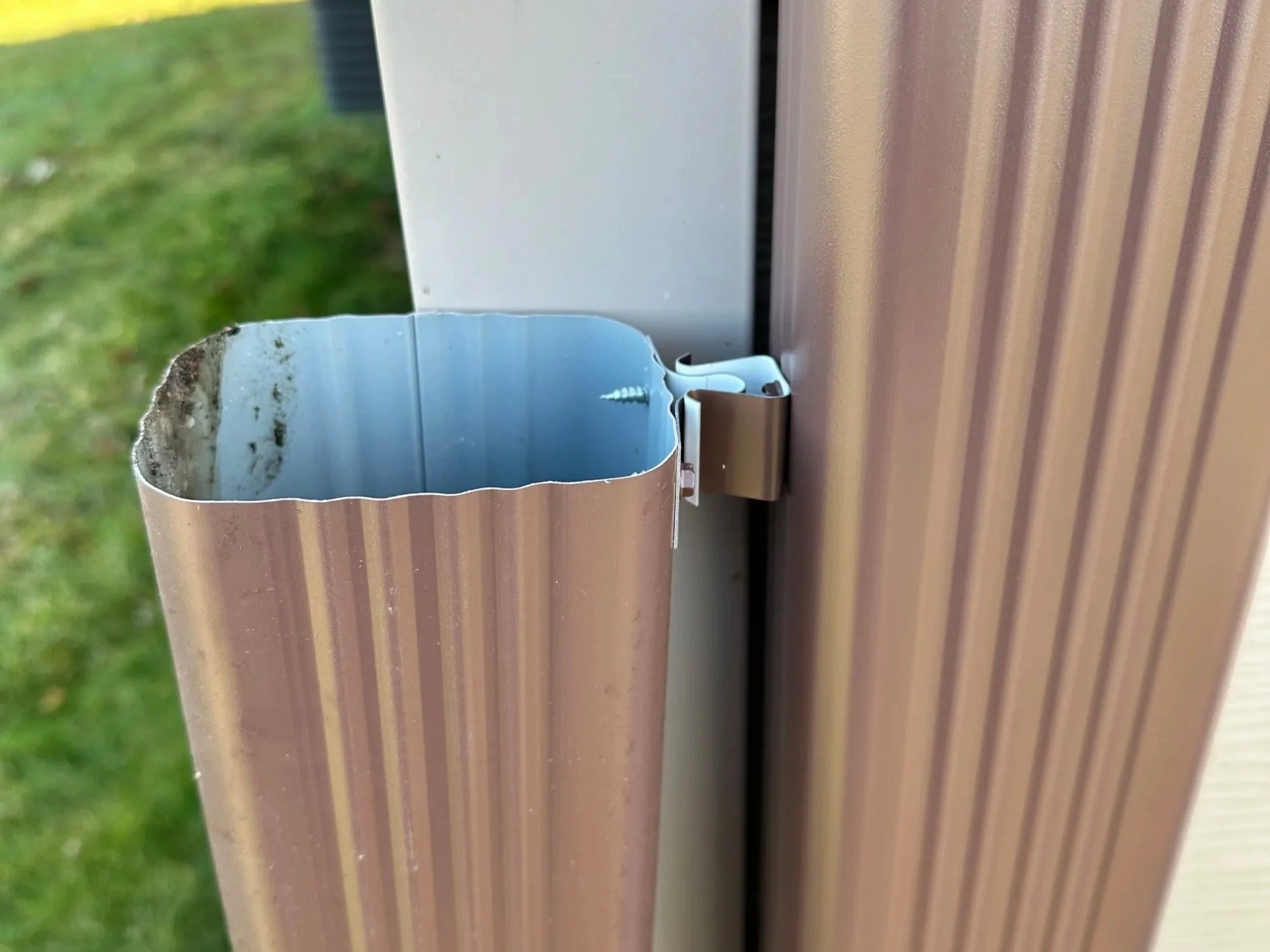 Foxtail Flip Wind Clips - The Top Tier Velcro Replacement for Downspout Hinge Systems