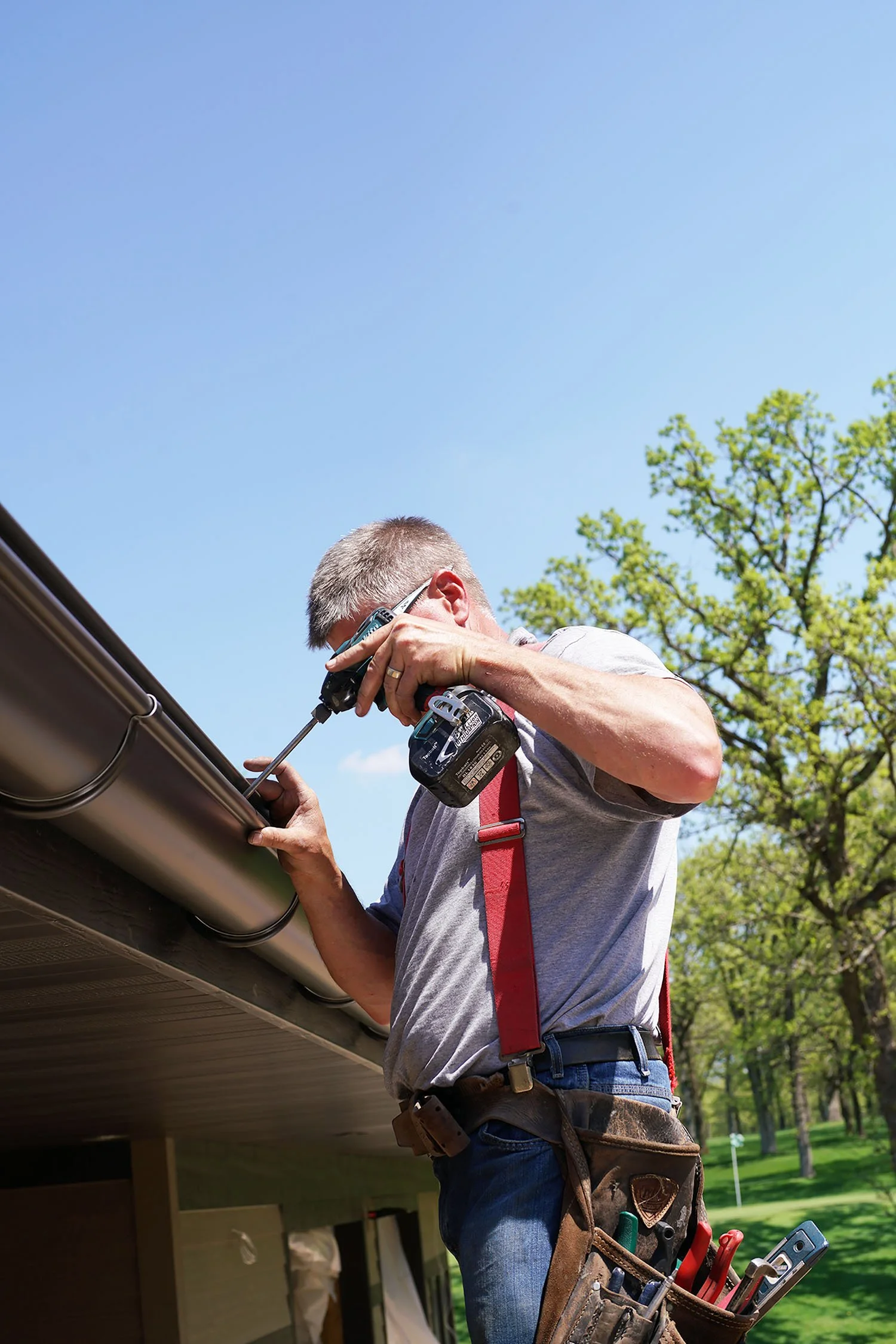 Installing half round gutters