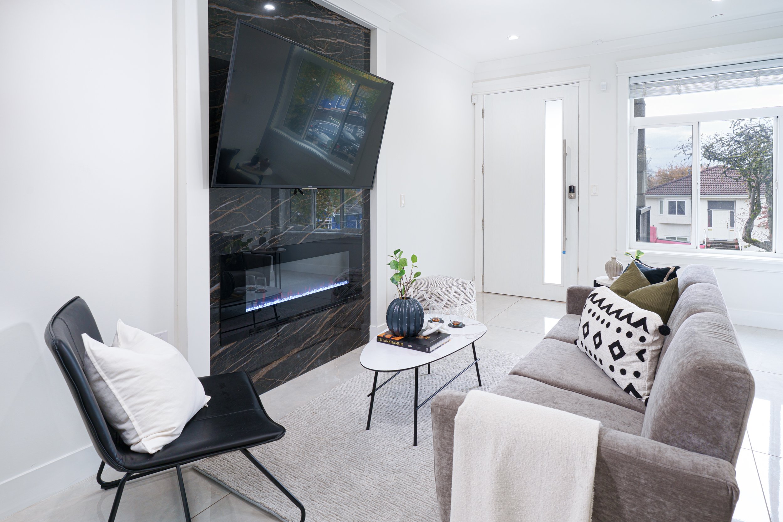 3216 Vimy Crescent MLS Res-7.jpg