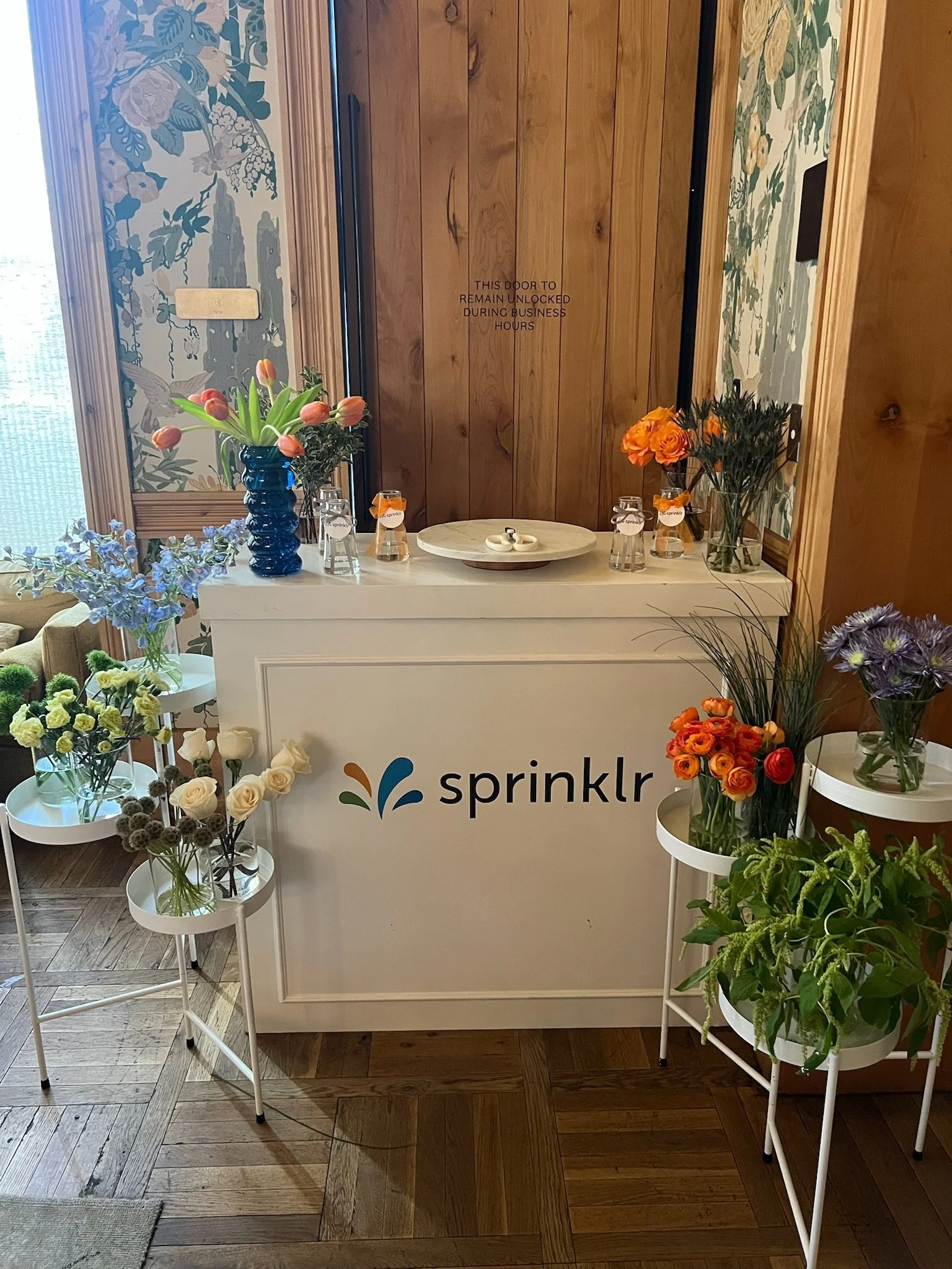 Bud Vase Bar for Sprinklr
