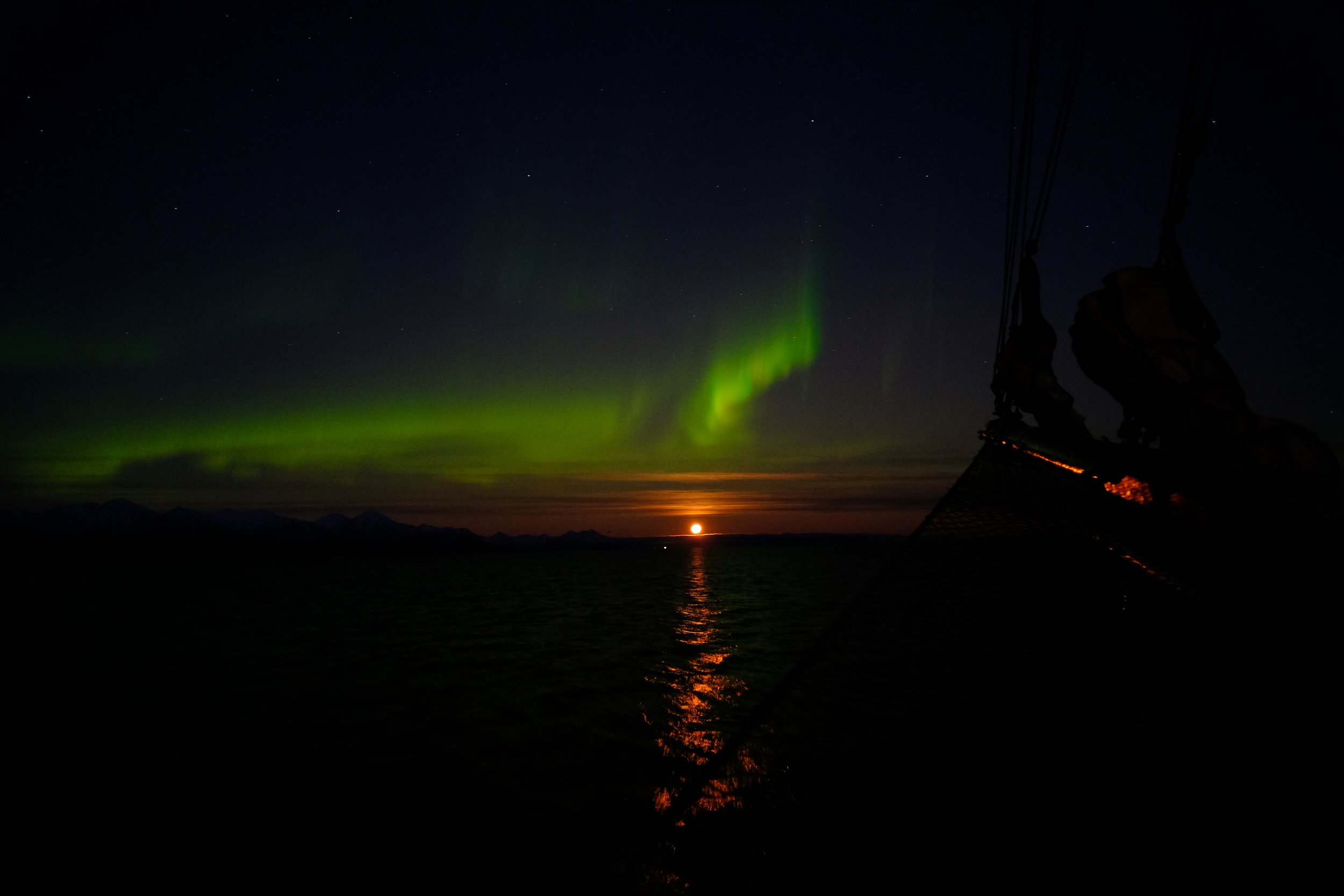 Svalbard_Norway_FullMoon_Northern_Lights