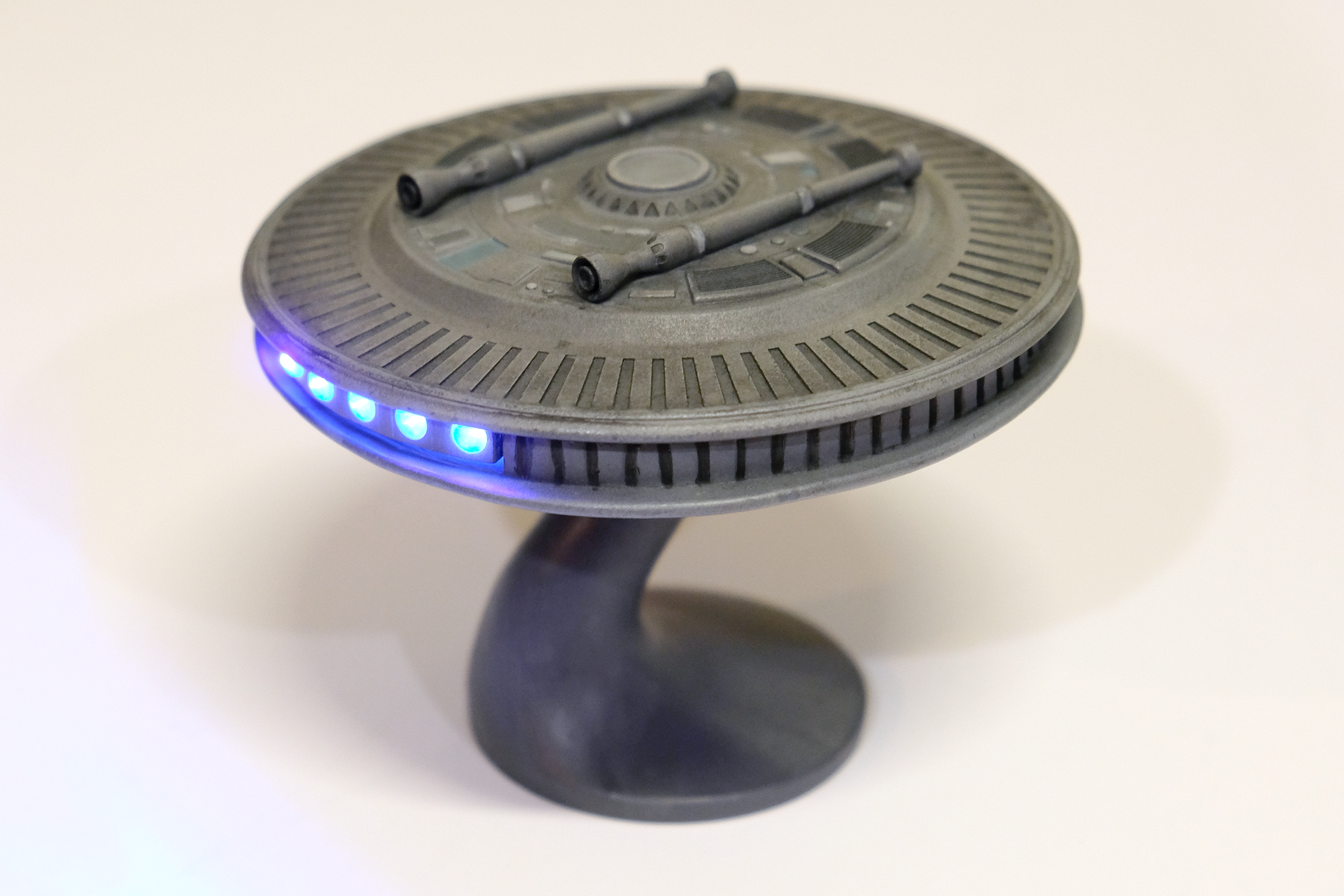 Saucer on Stand-LIT-SM.png
