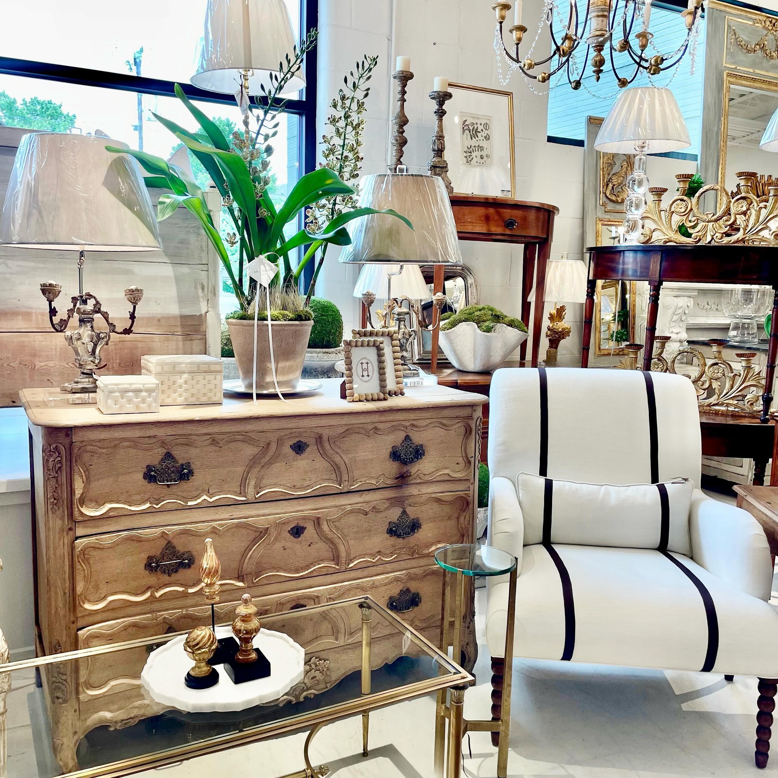 Happy Friday! Stop in and shop with us this weekend. We&rsquo;ve had lots of new arrivals this week! #heritageclt #curateddecor #europeanantiques #italianantiques #englishantiques #frenchantiques #antiquedecor #antiquedealersofinstagram #antiquepatin