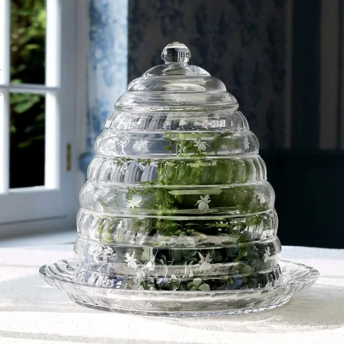 rosa-801248---beehive-centrepiece.jpg