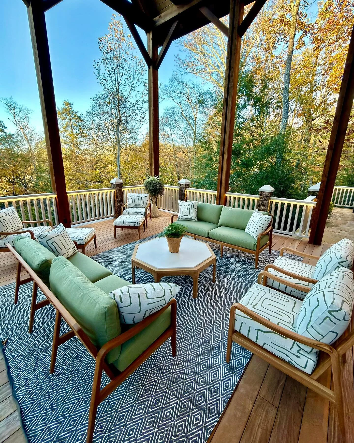 Loved seeing this outdoor project come together! @wesleyhallfurniture teak outdoor furniture for the win! Discover our exciting collection of hand-selected Custom Upholstery. Find more details and pics on our website at www.heritagemarkdesign.com. Sh