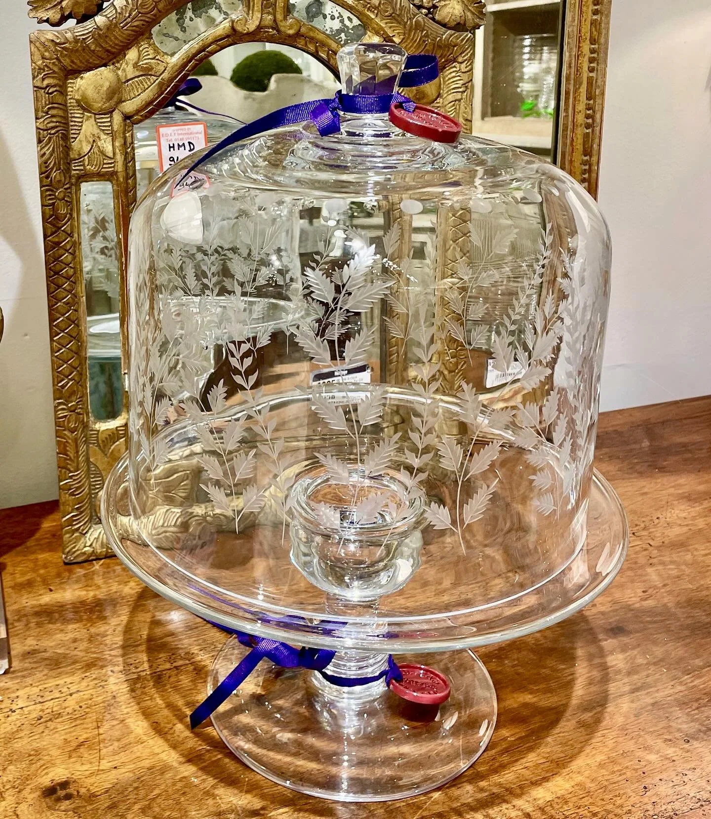 The prettiest cake dome ever. Period. @williamyeowardcrystal is always a show stopping addition to any display or buffet. We have a great selection of beautiful @williamyeowardcrystal gift pieces and entertaining essentials in stock. Discover our exc