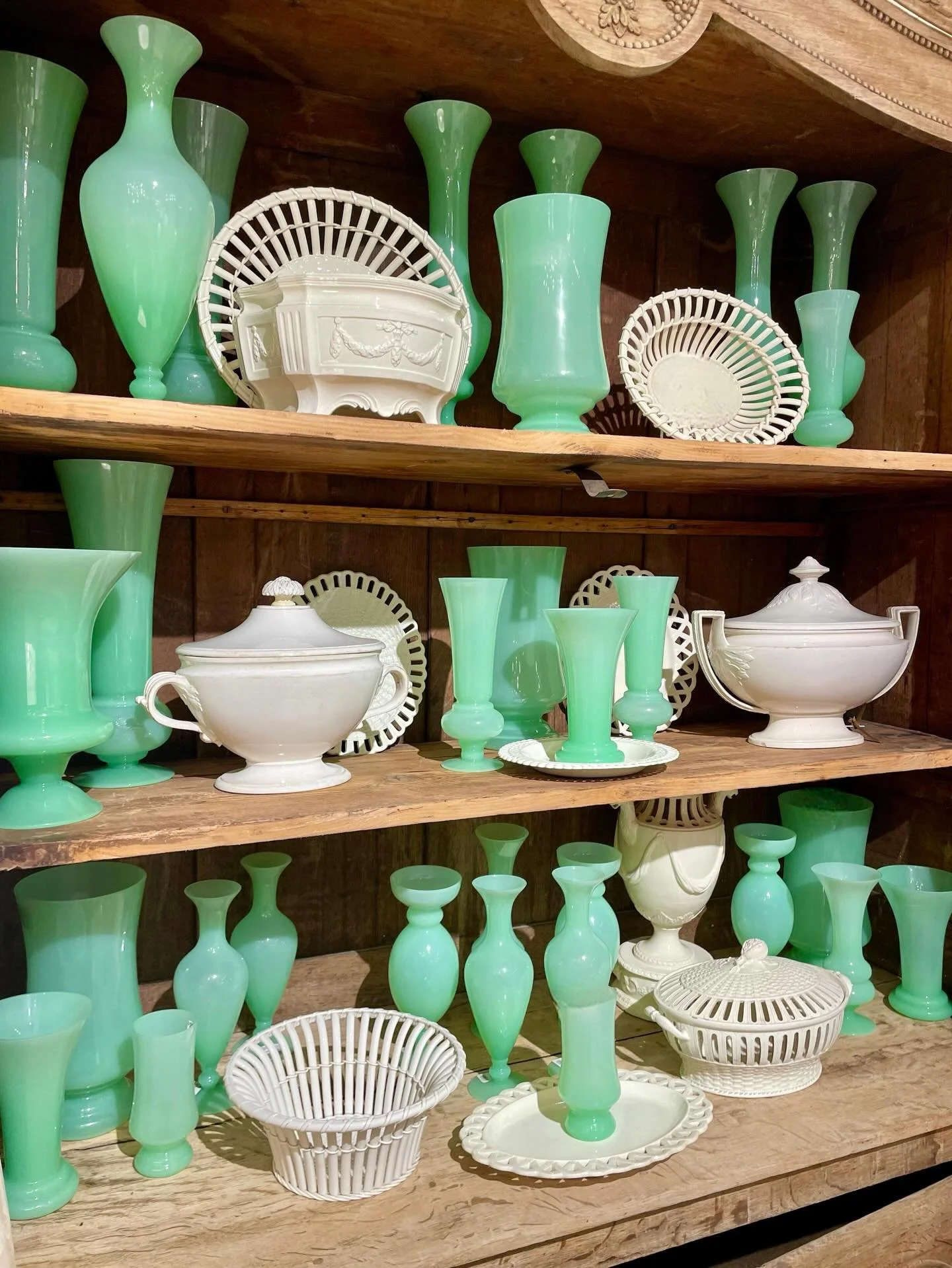 Antique Creamware + Green Opaline = 👍
Discover our exciting collection of one-of-a-kind, hand-selected Curated Decor. Find more details and pics on our website at www.heritagemarkdesign.com. Shipping available. #heritageclt #curateddecor #interiorde